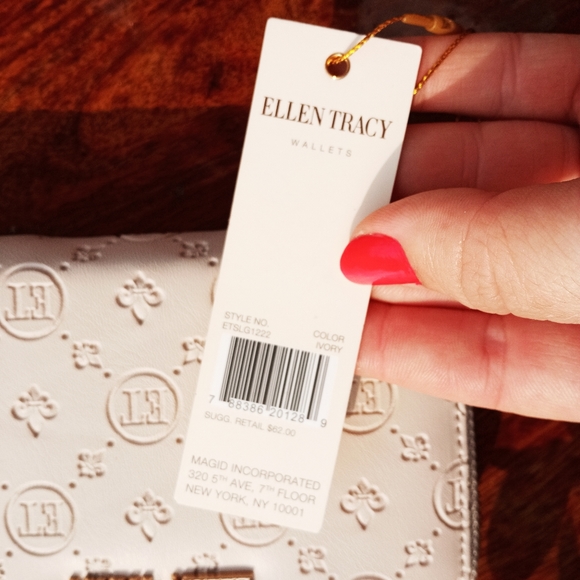 Original Ellen Tracy NWT Wallet *Light Cream Colour - Picture 15 of 17